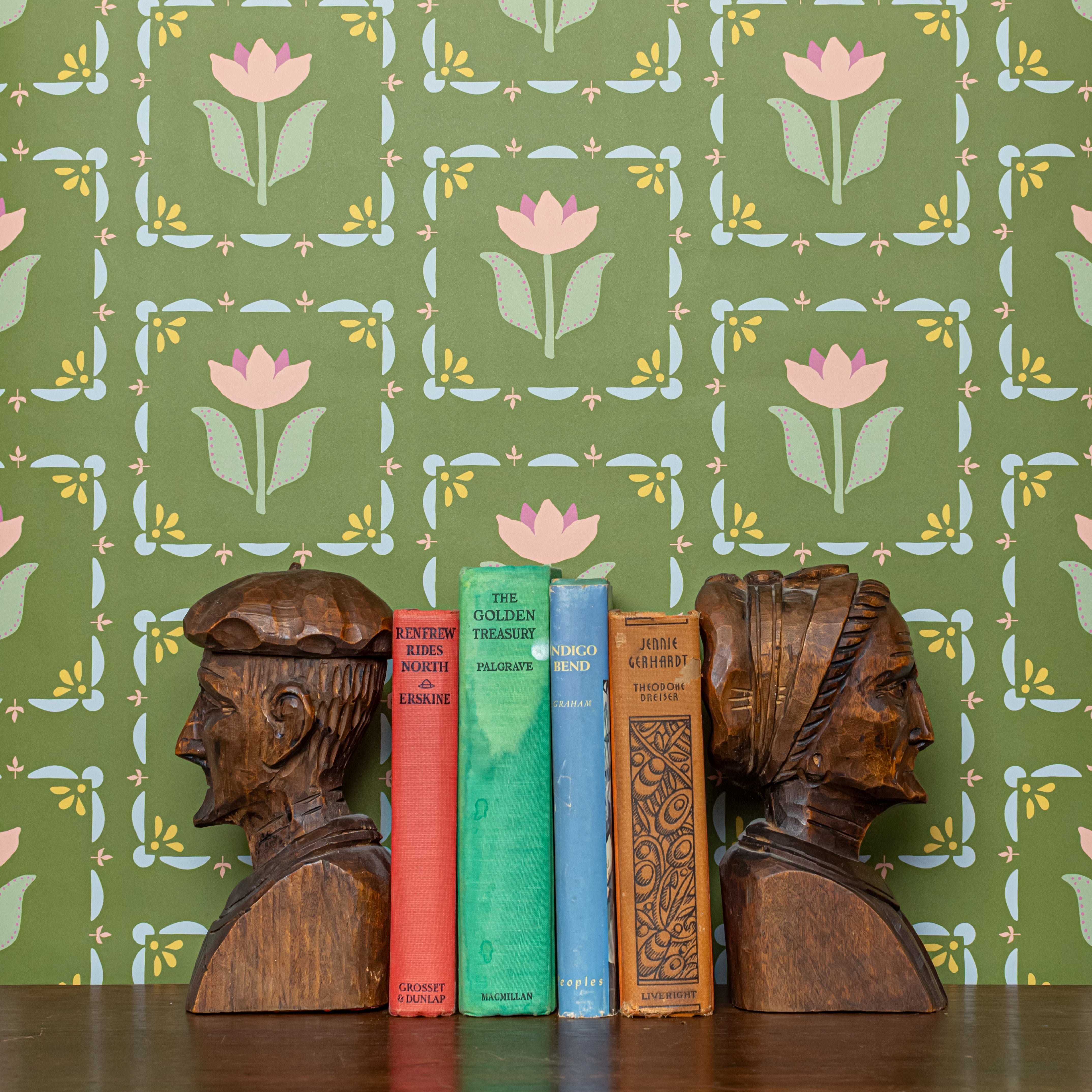 Floral patterned wallpaper in green and pink