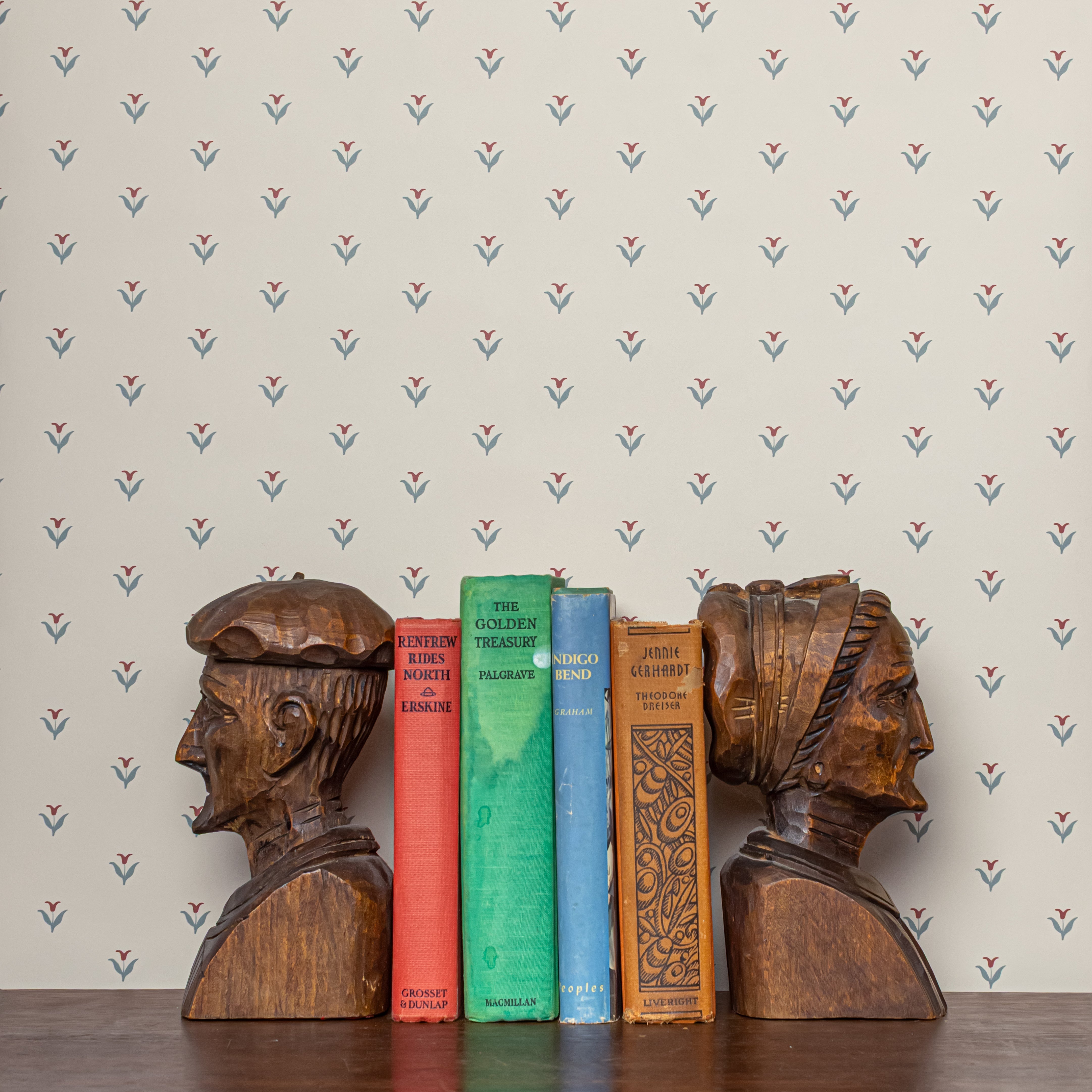 Dainty floral wallpaper in blue and red