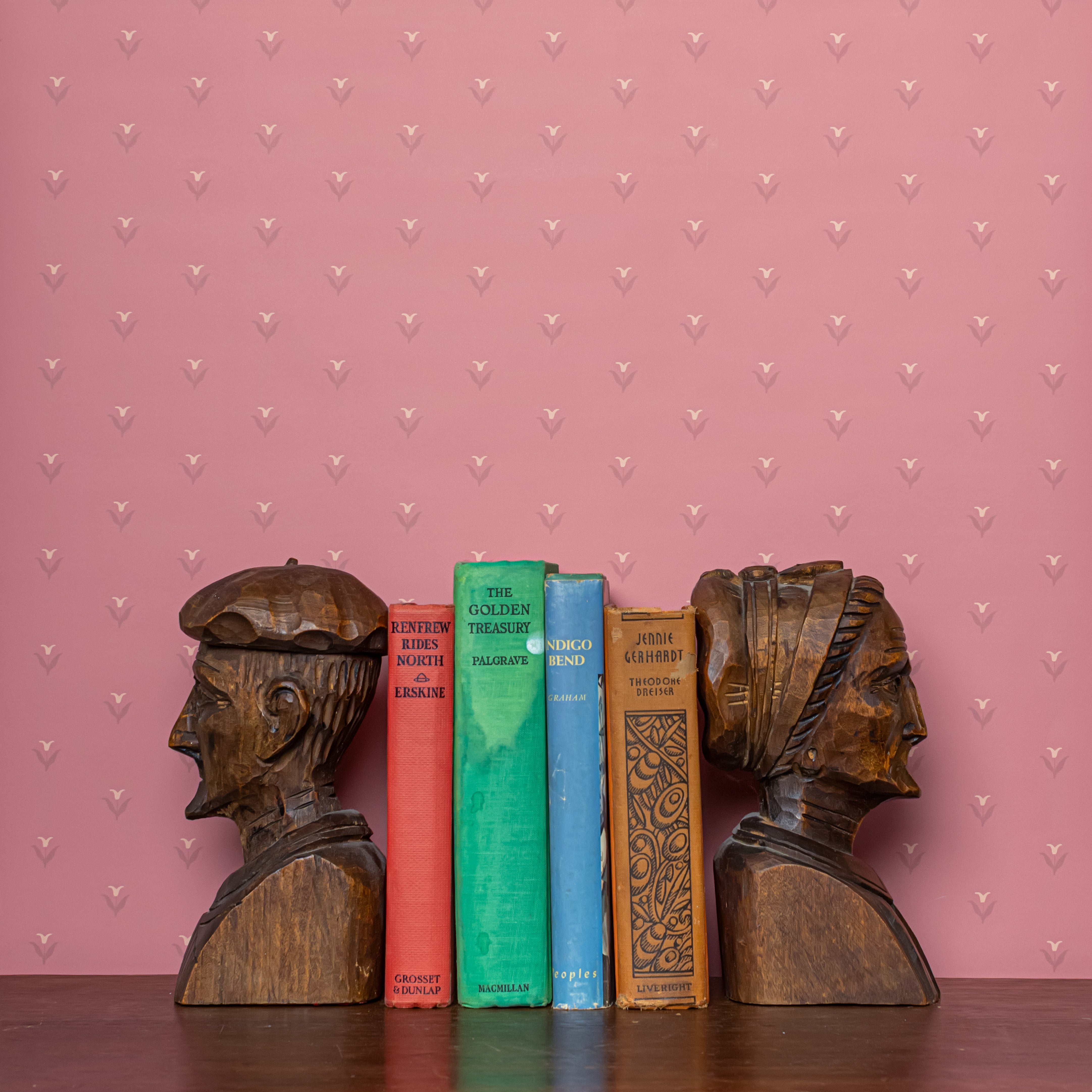 Dainty vintage floral wallpaper in pink
